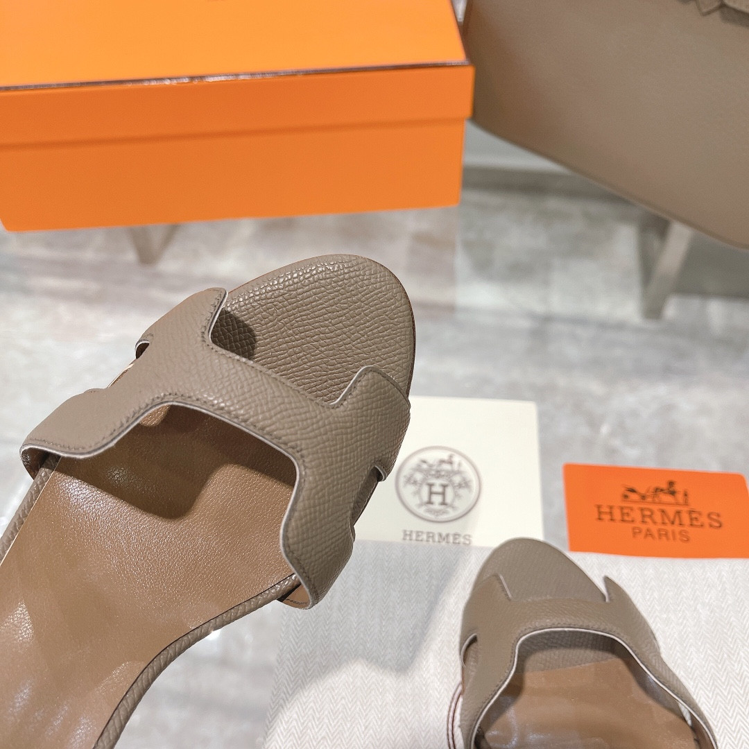 ua H**mes heeled sandal