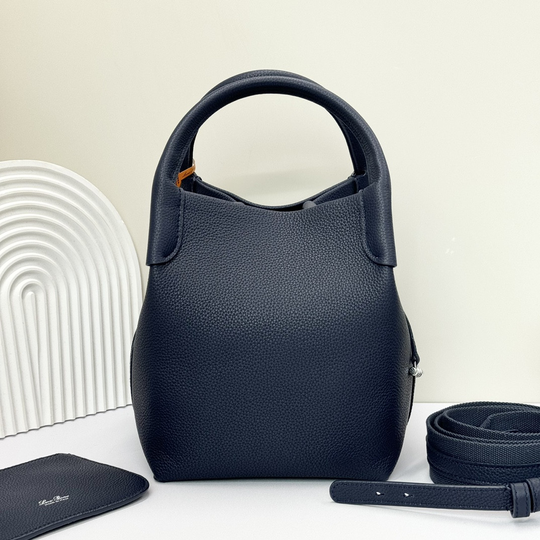 L**o p*ana small bale bag calfskin 17 x 17 x 21 cm