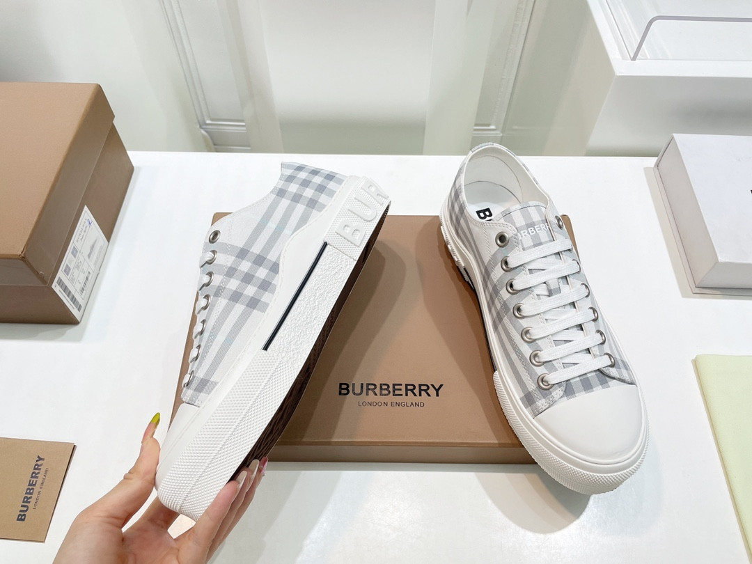 ua B**rry check sneakers