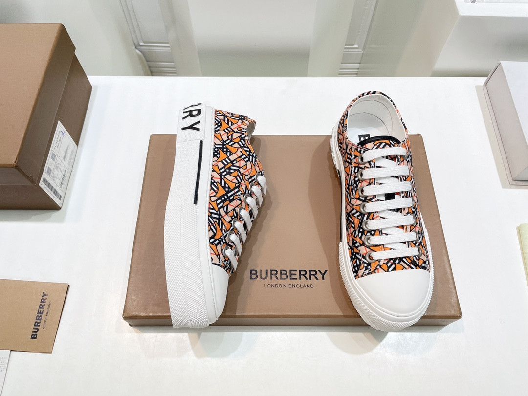 ua B**rry sneakers