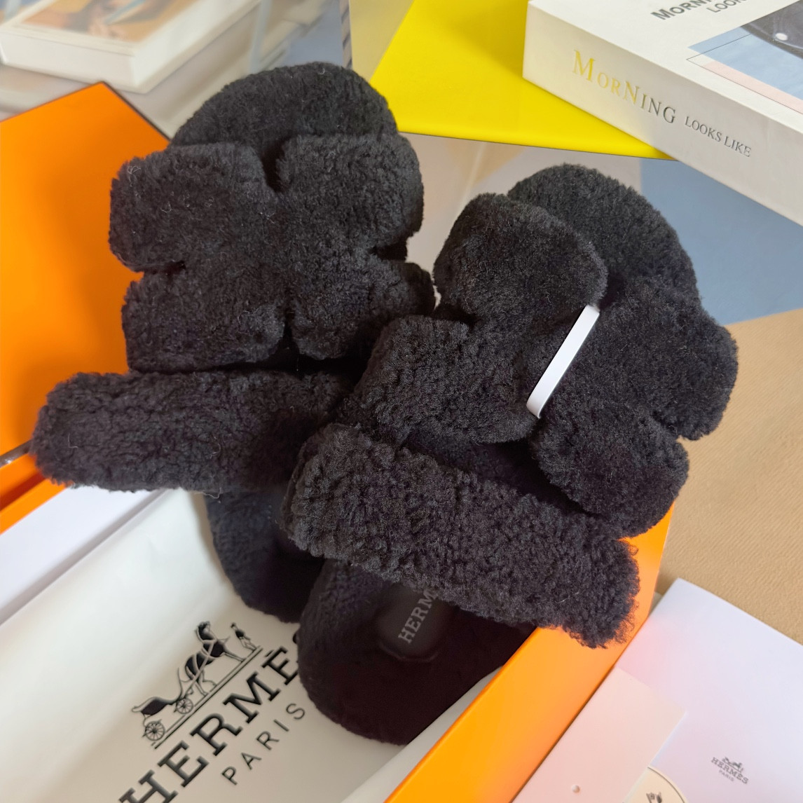ua H**mes chypre sandal