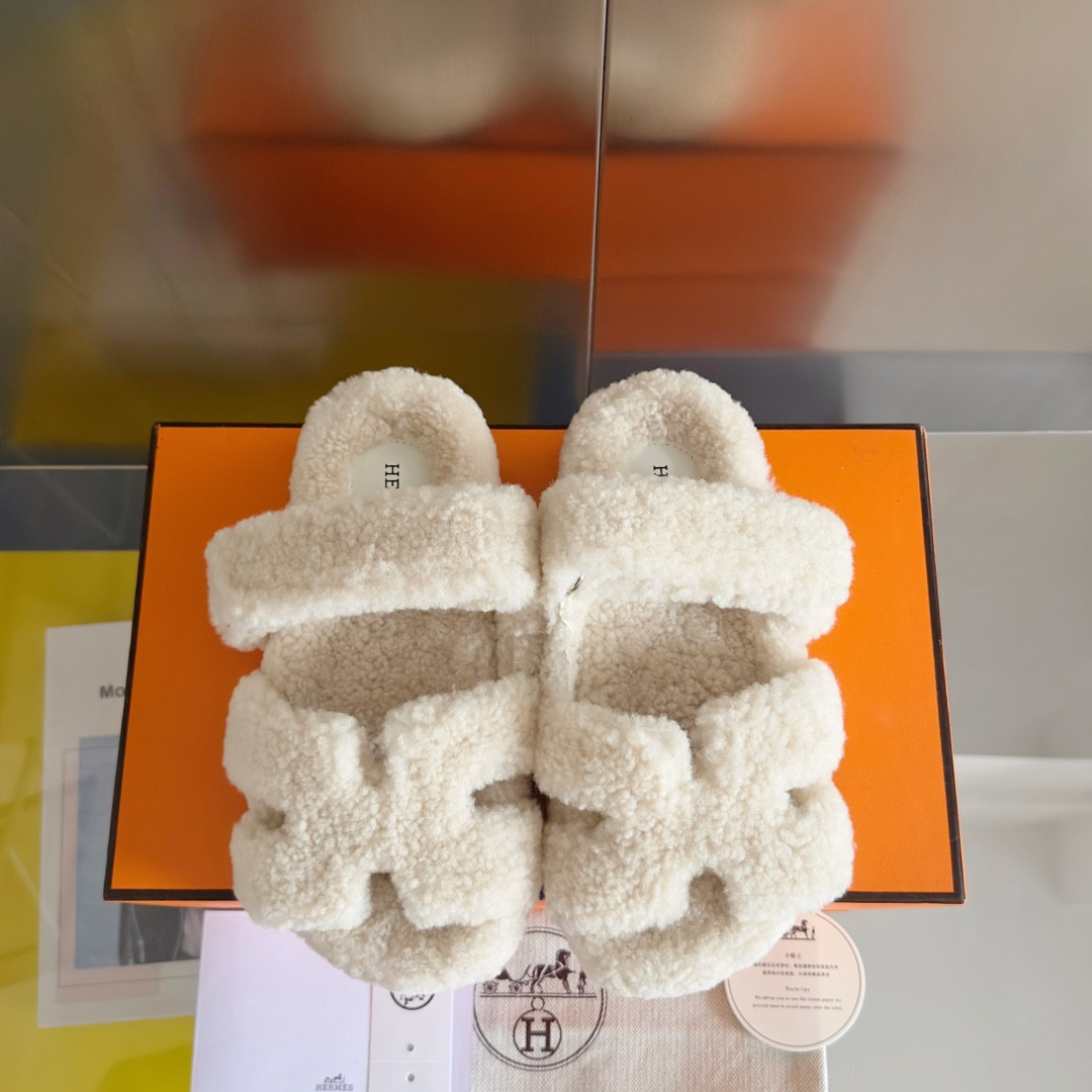 ua H**mes chypre sandal