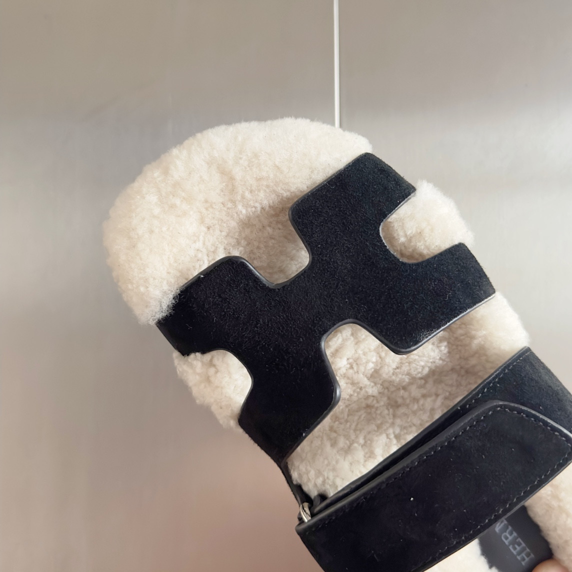 ua H**mes chypre sandal