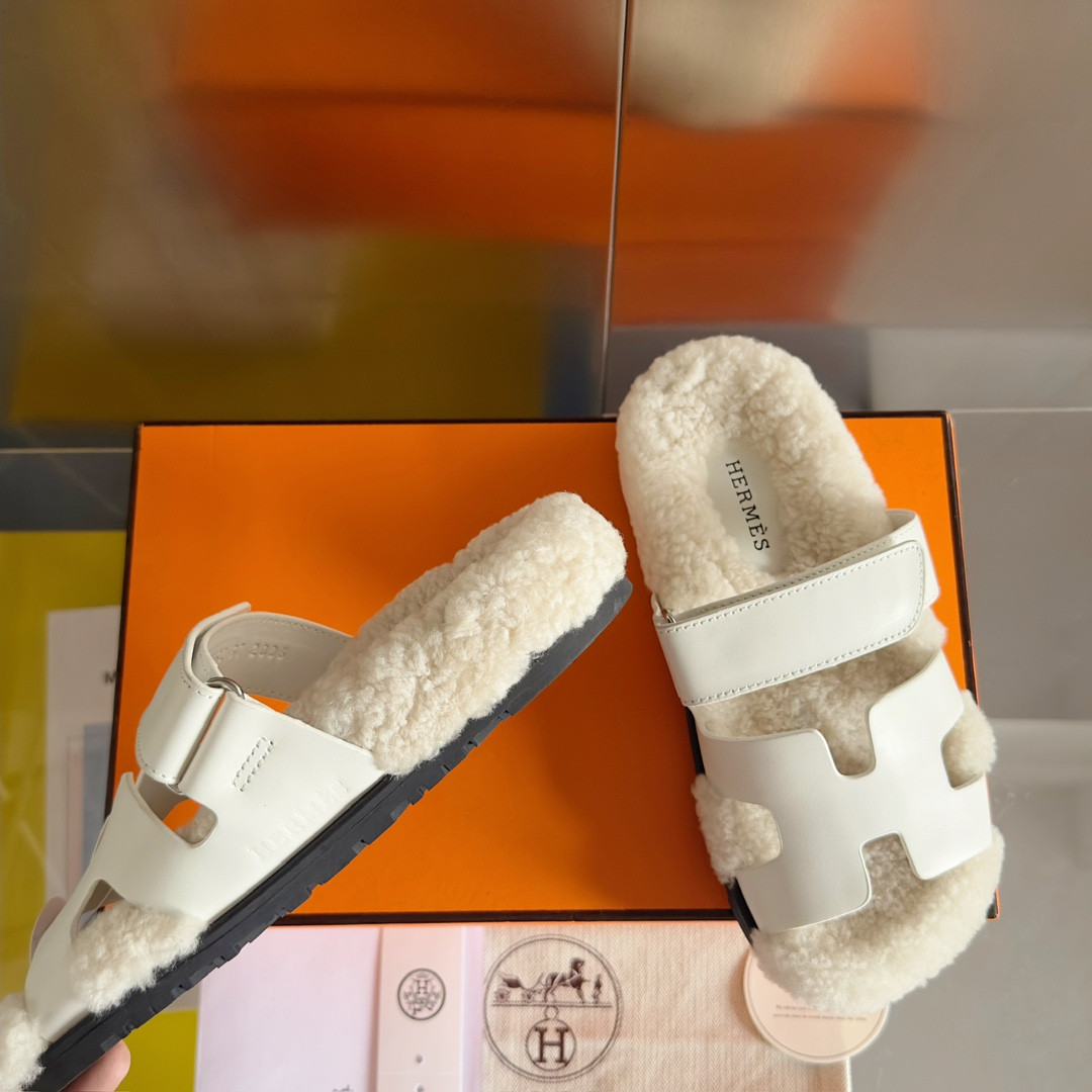 ua H**mes chypre sandal