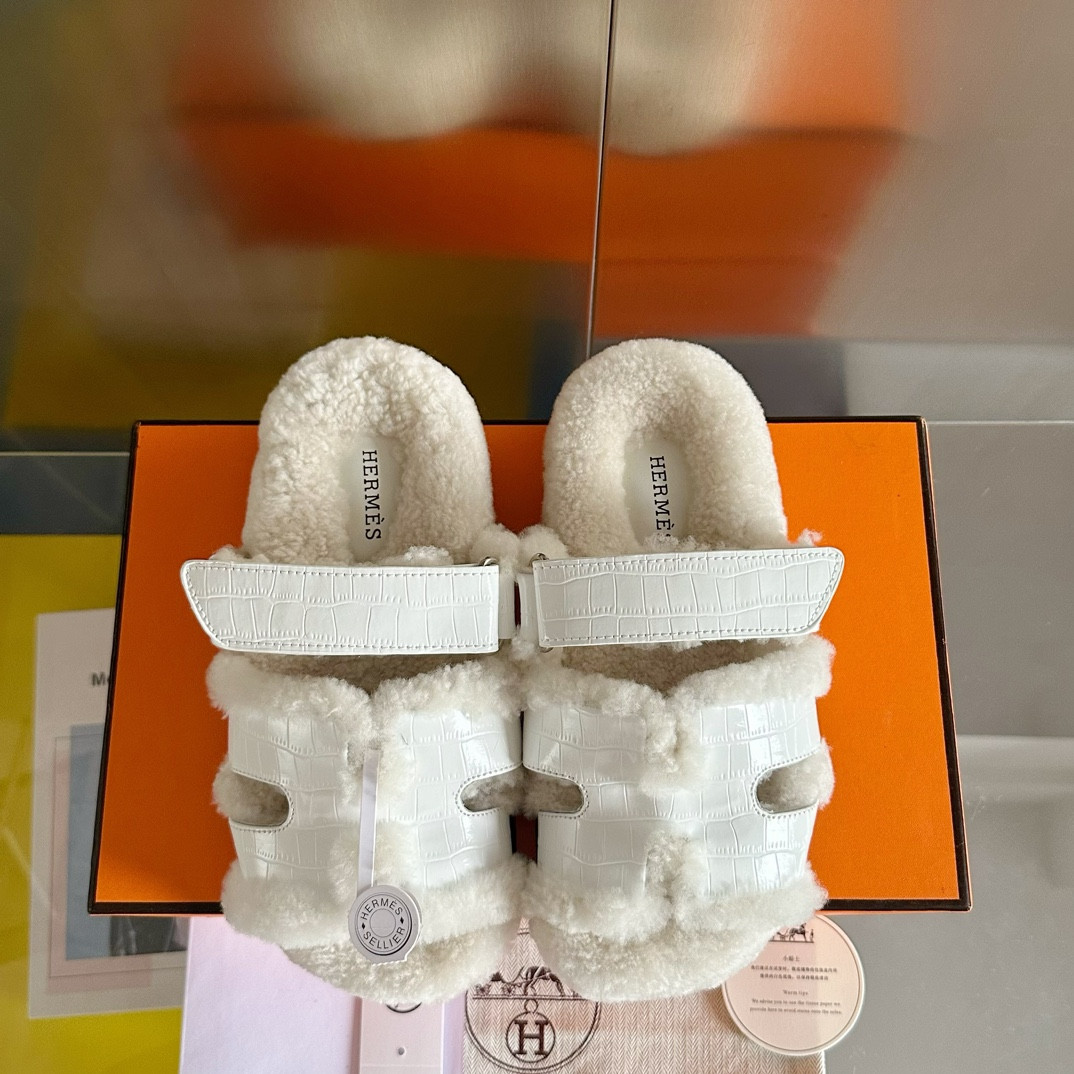ua H**mes chypre sandal