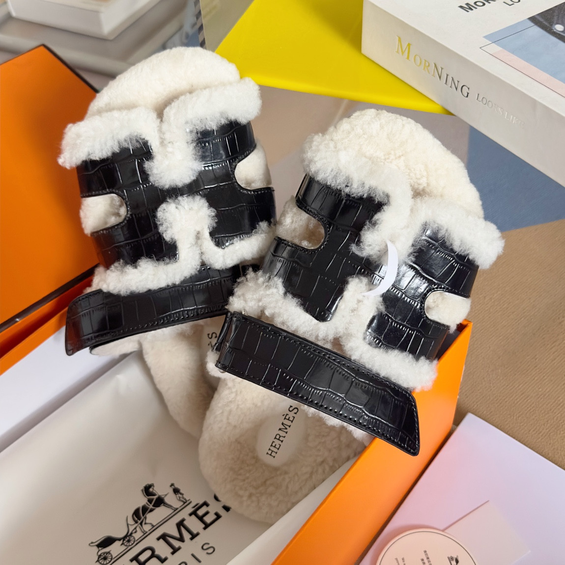 ua H**mes chypre sandal