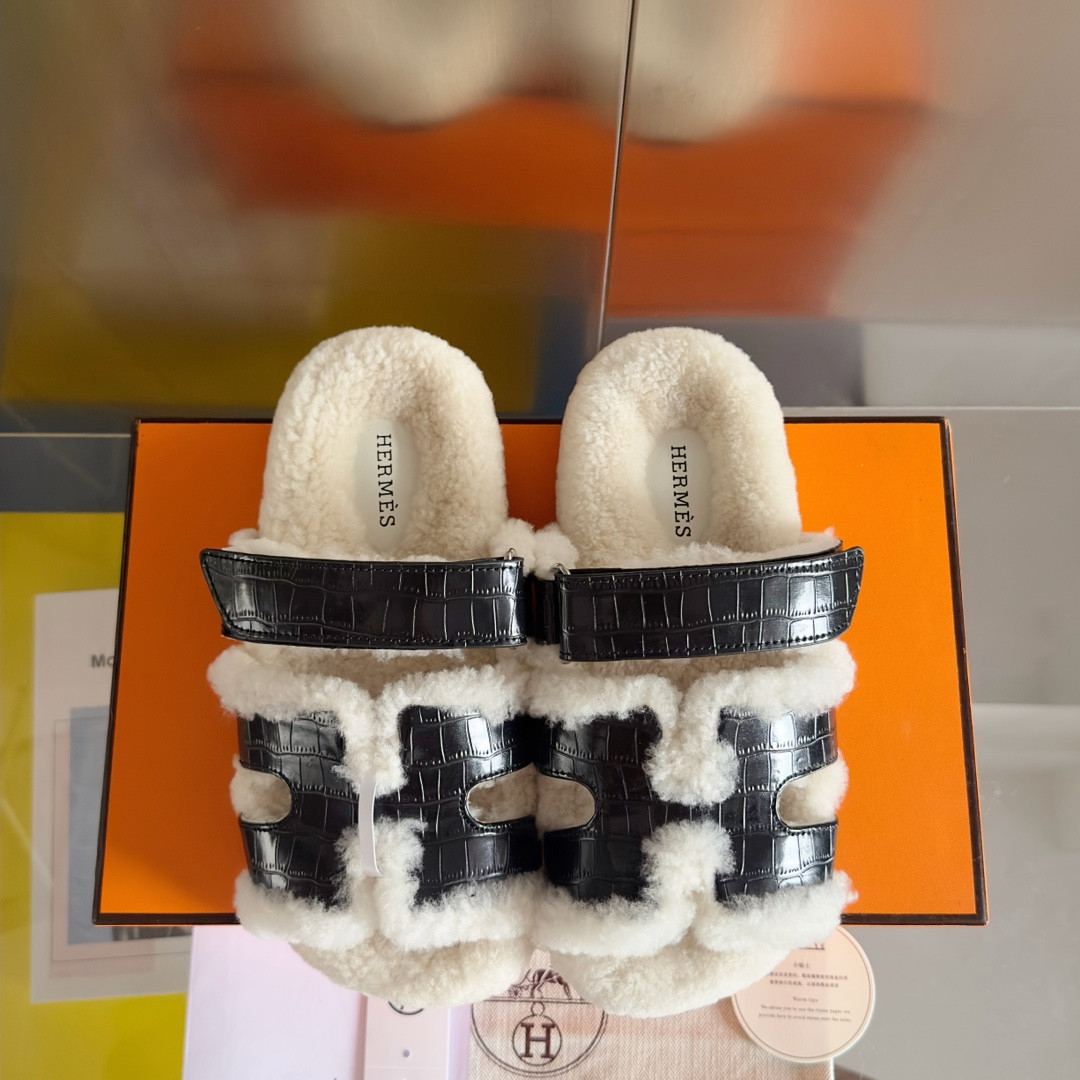 ua H**mes chypre sandal