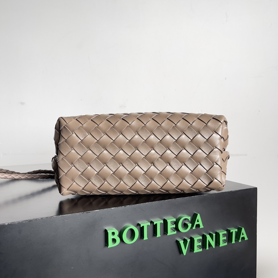 bo*te*ga Ve*ne*ta small andiamo 25x22x10.5cm