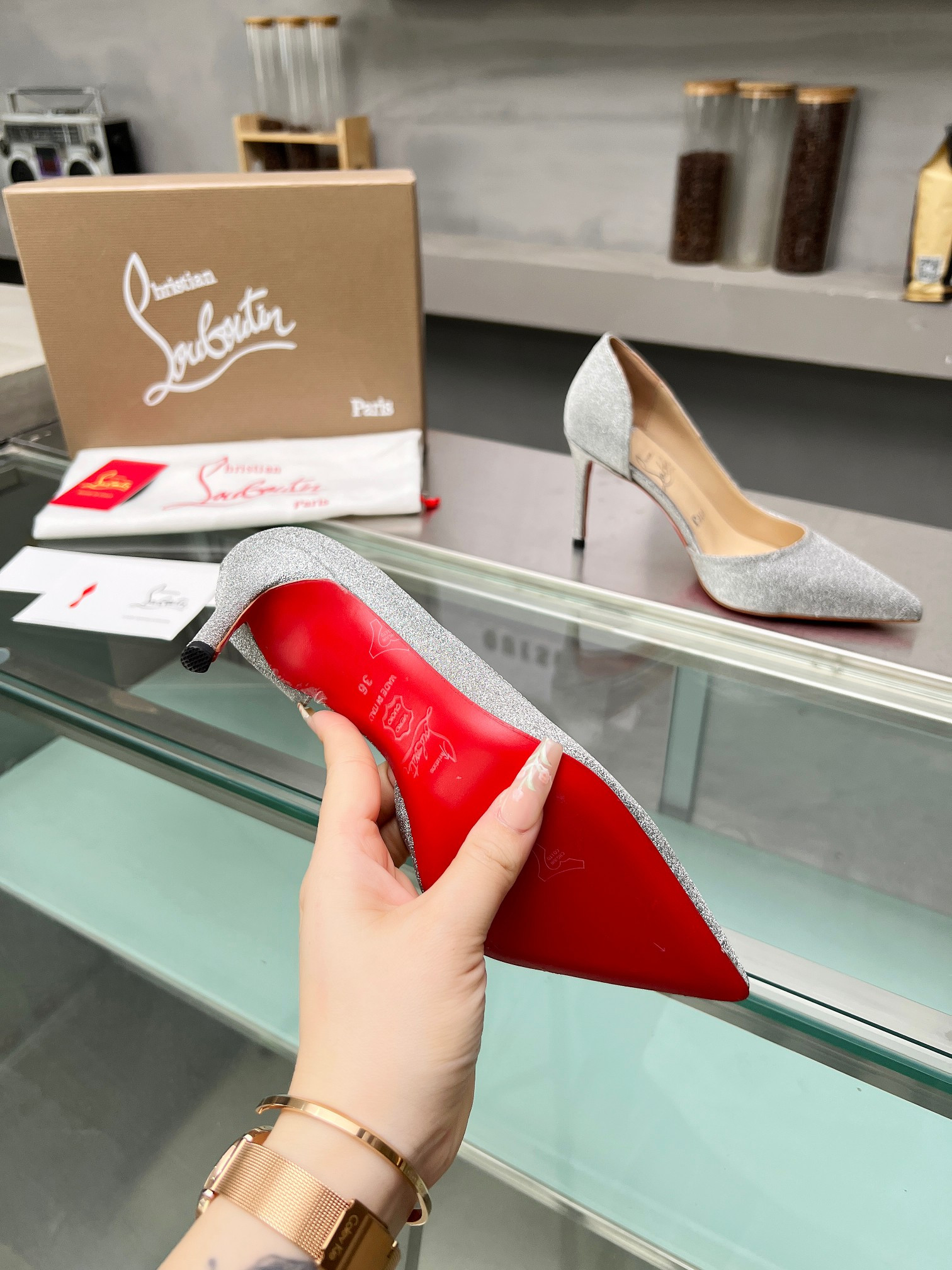 ua ch**an louboutin cl red-botT0m shoes