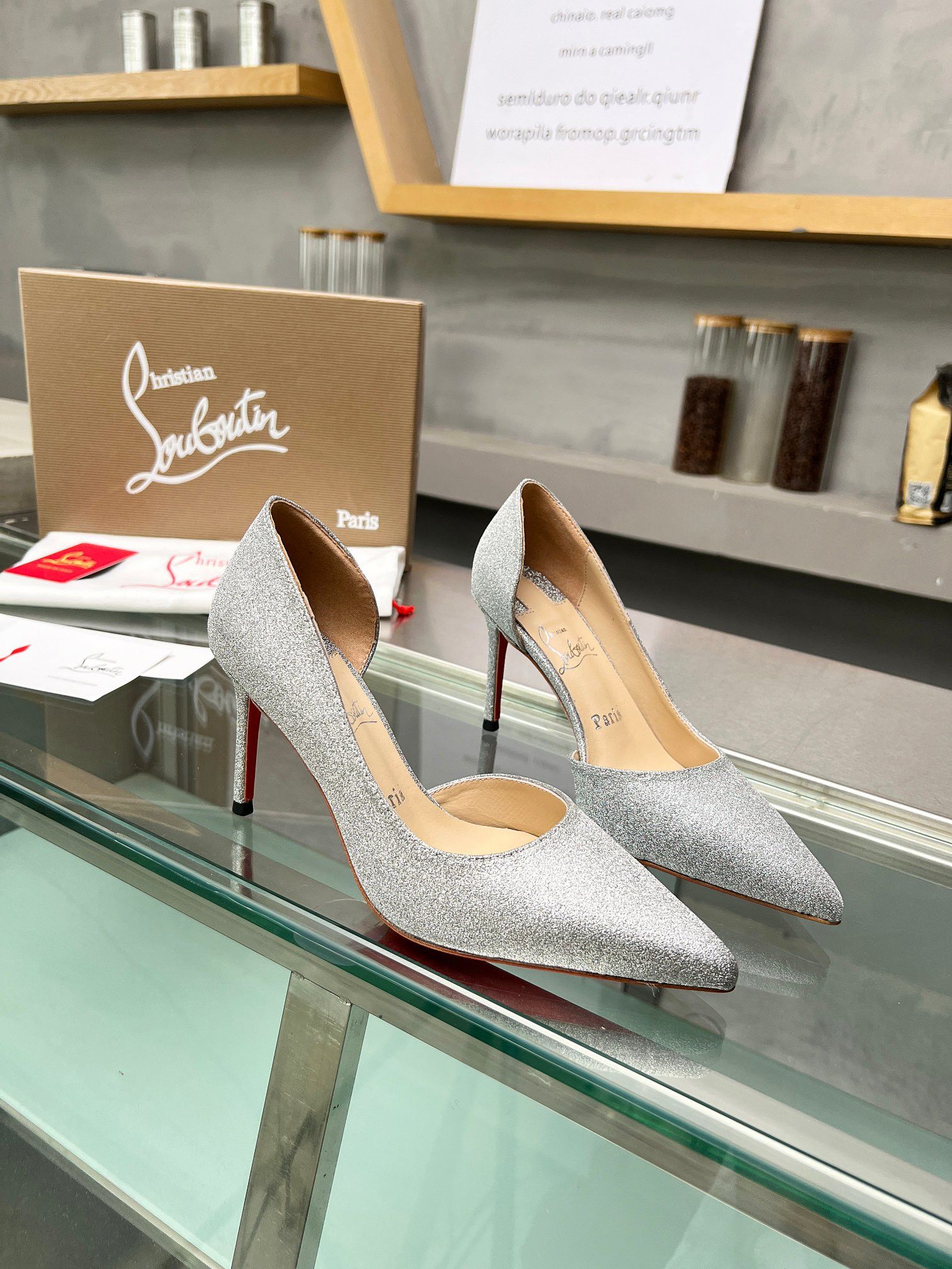 ua ch**an louboutin cl red-botT0m shoes
