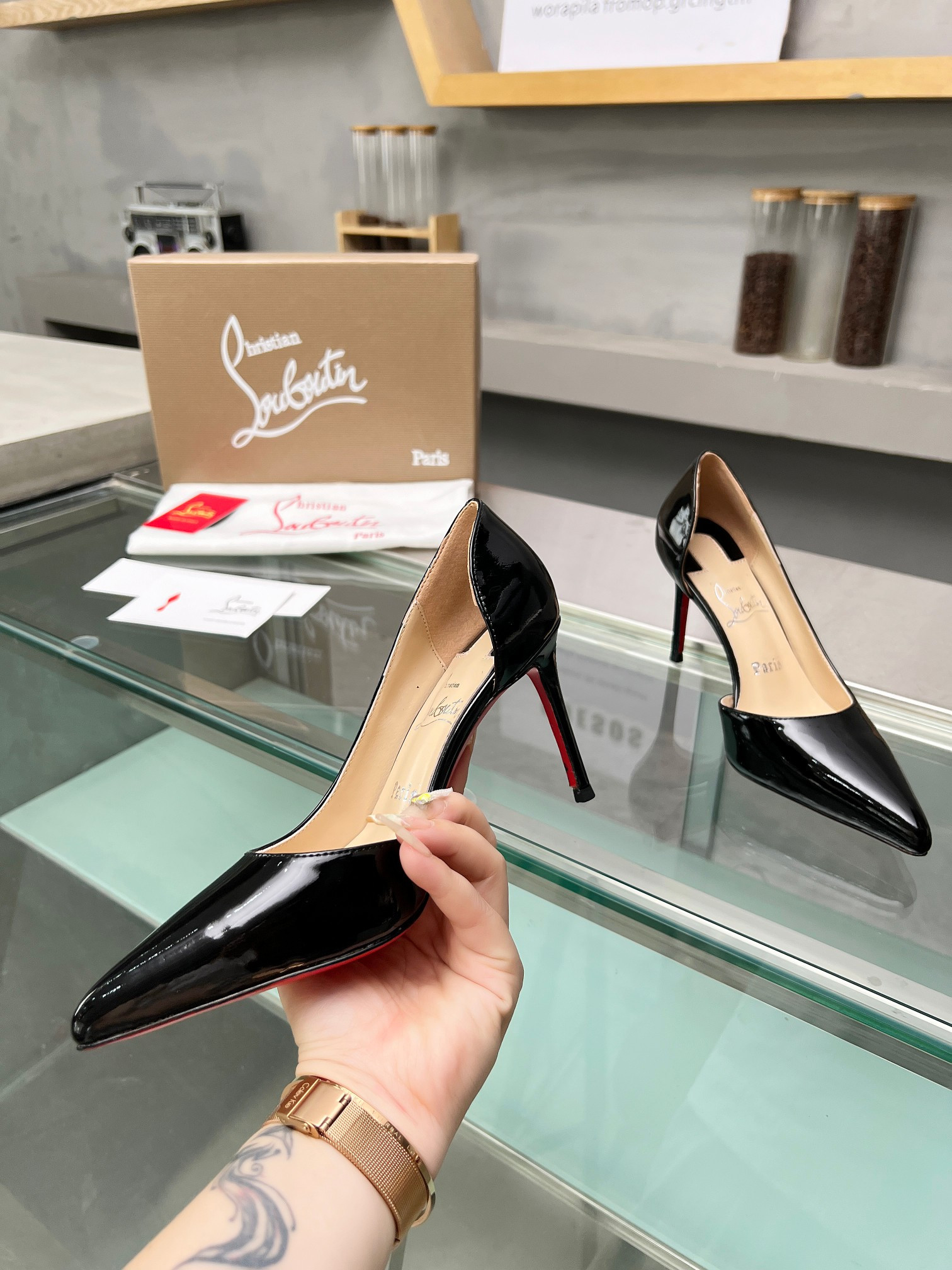 ua ch**an louboutin cl red-botT0m shoes