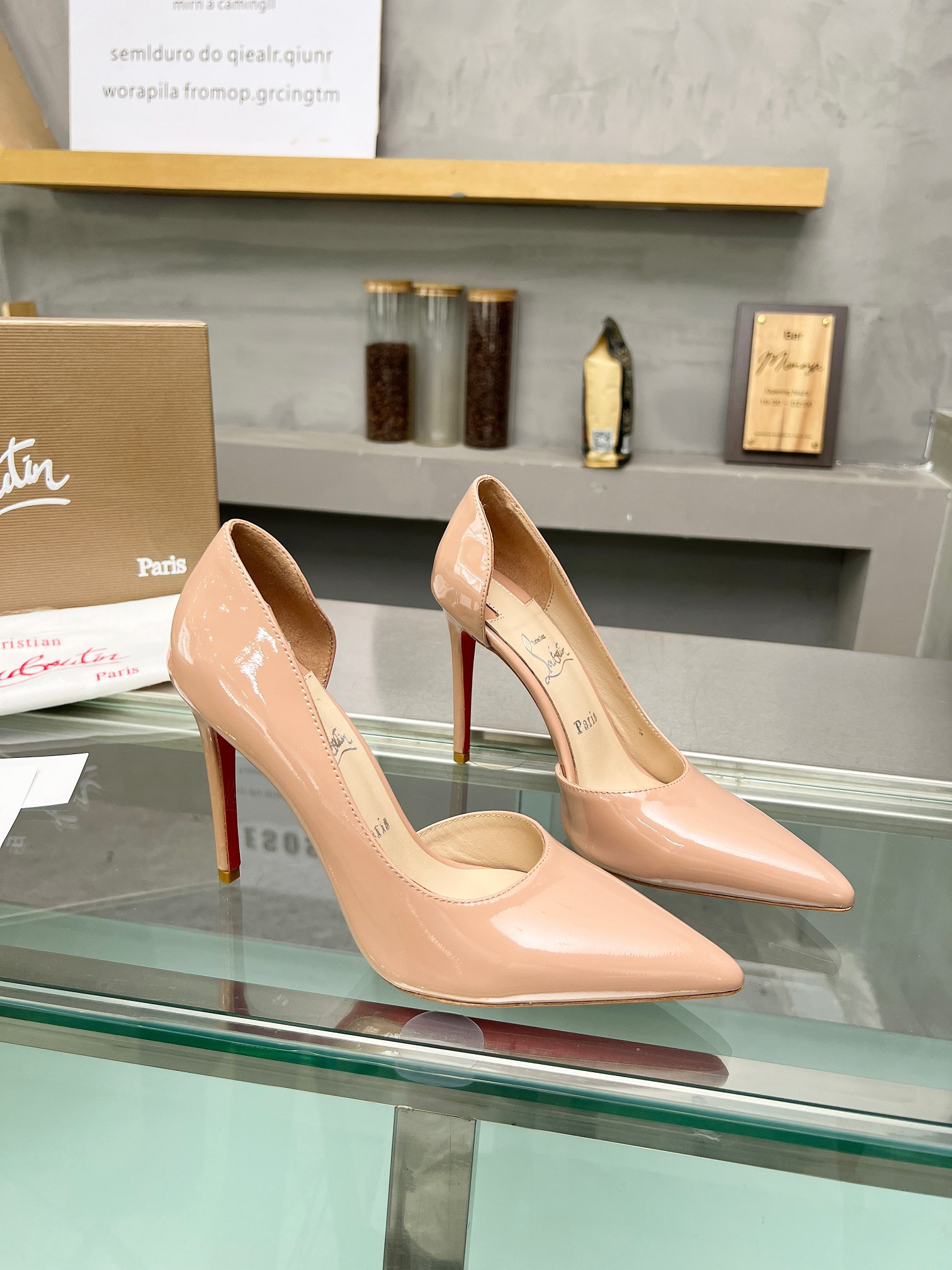 ua ch**an louboutin cl red-botT0m shoes