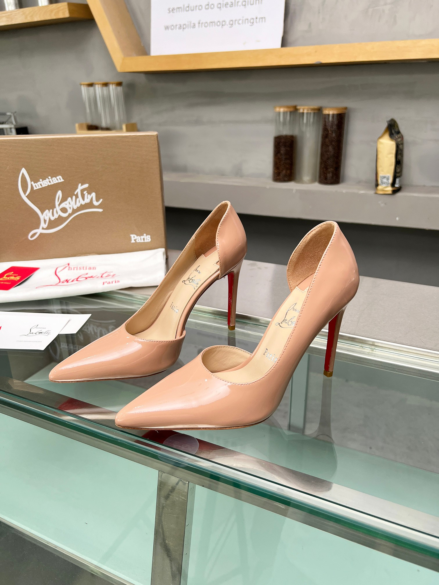 ua ch**an louboutin cl red-botT0m shoes