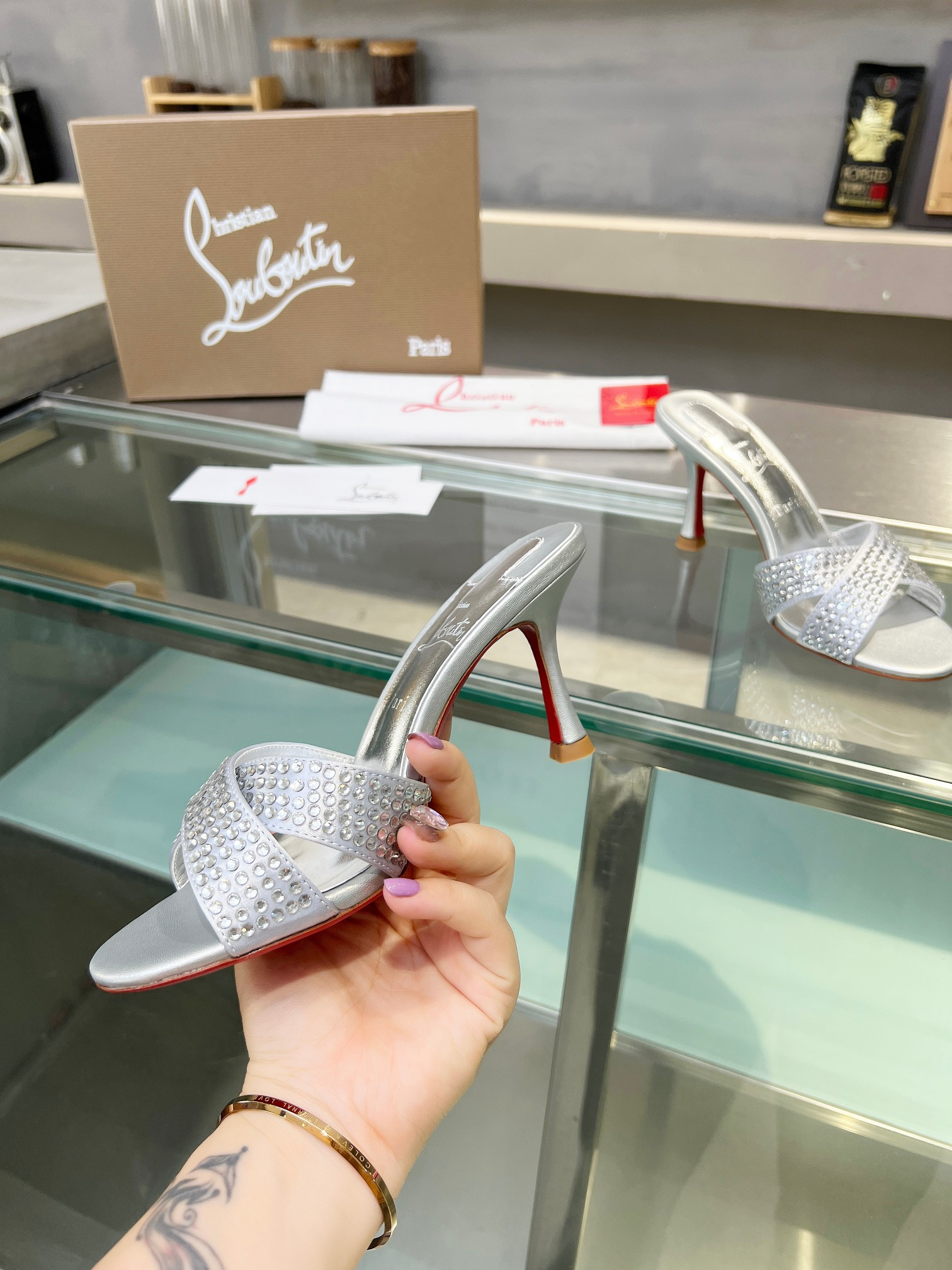 ua ch**an louboutin cl red-botT0m shoes