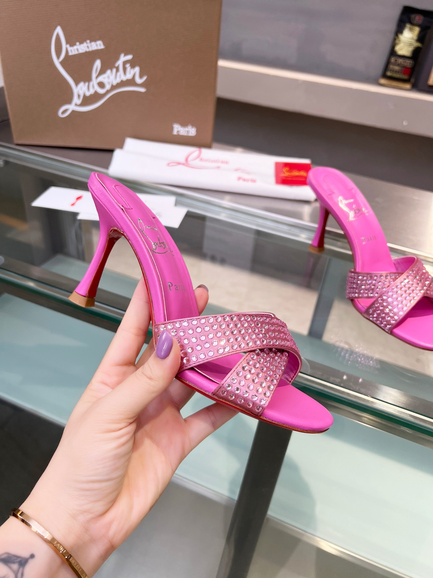 ua ch**an louboutin cl red-botT0m shoes