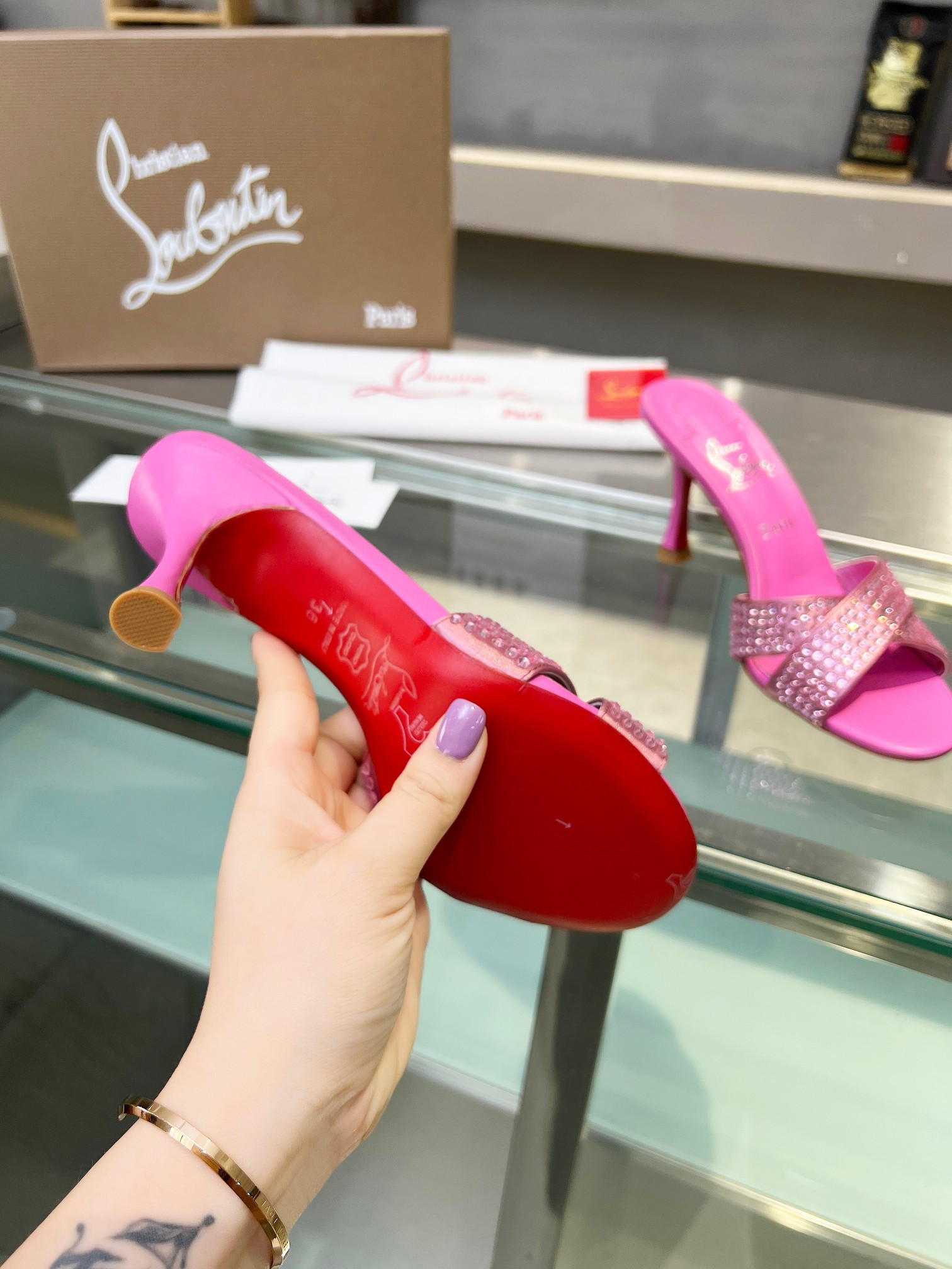 ua ch**an louboutin cl red-botT0m shoes