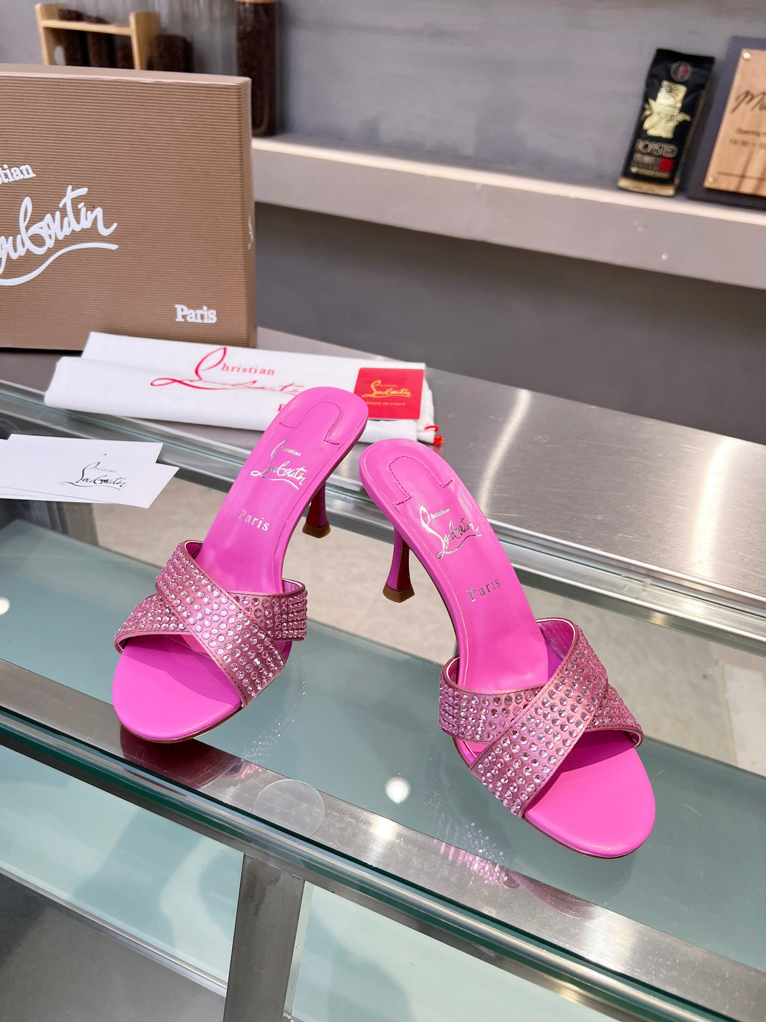 ua ch**an louboutin cl red-botT0m shoes