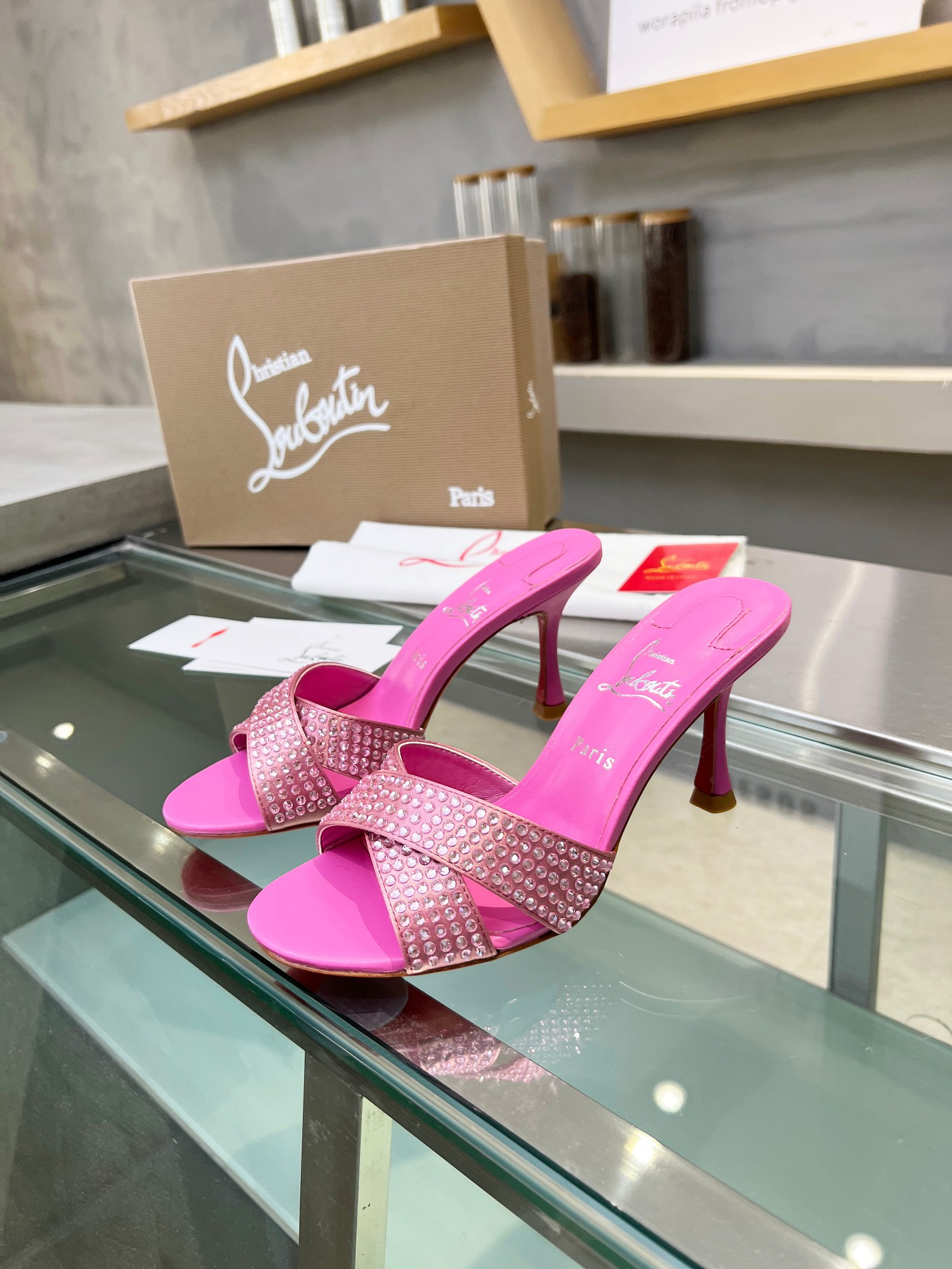 ua ch**an louboutin cl red-botT0m shoes