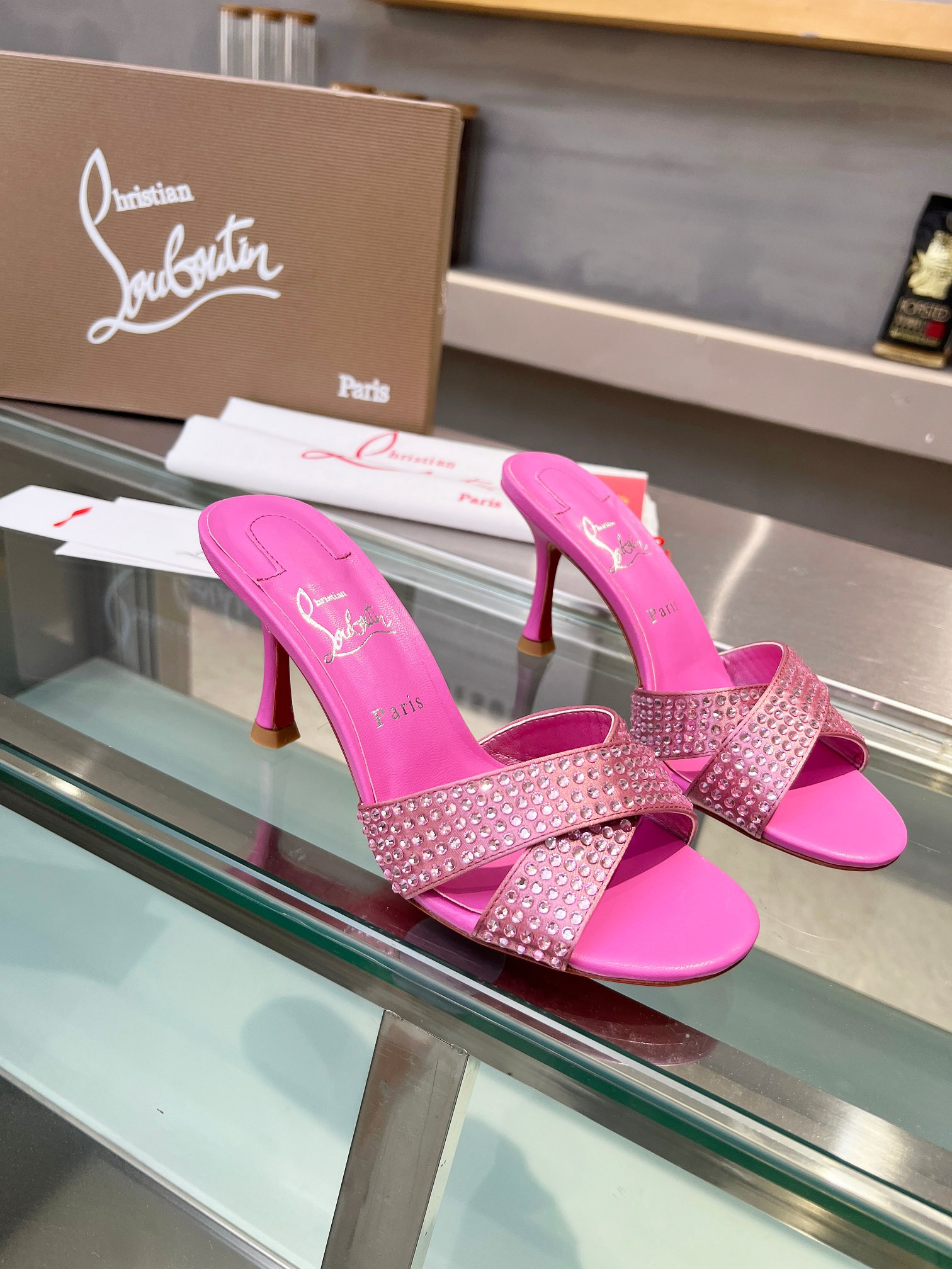 ua ch**an louboutin cl red-botT0m shoes