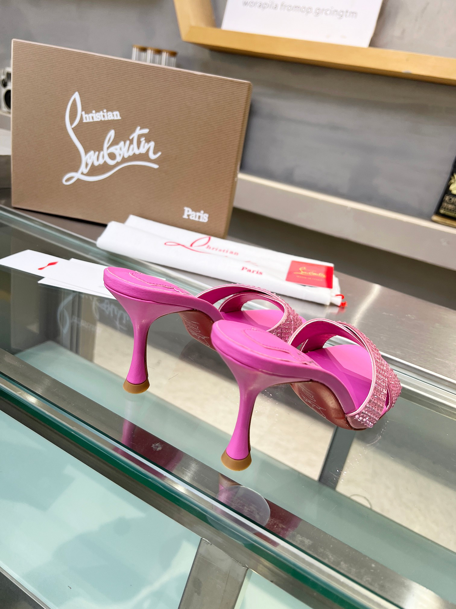 ua ch**an louboutin cl red-botT0m shoes