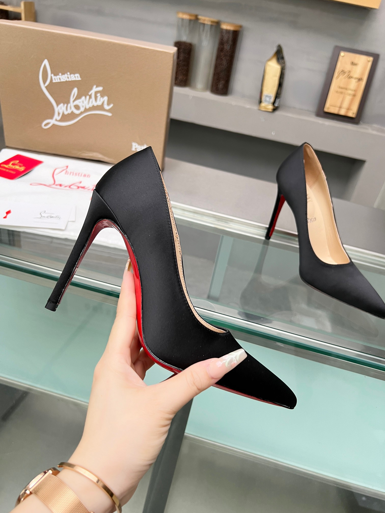 ua ch**an louboutin cl red-botT0m shoes