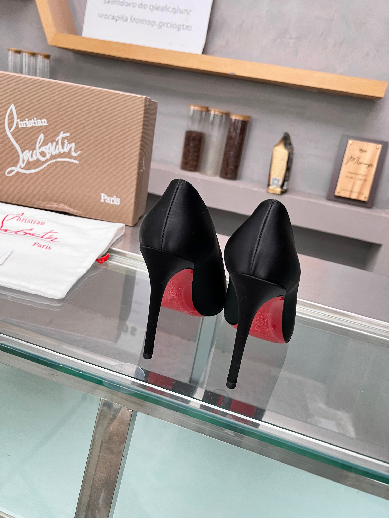 ua ch**an louboutin cl red-botT0m shoes