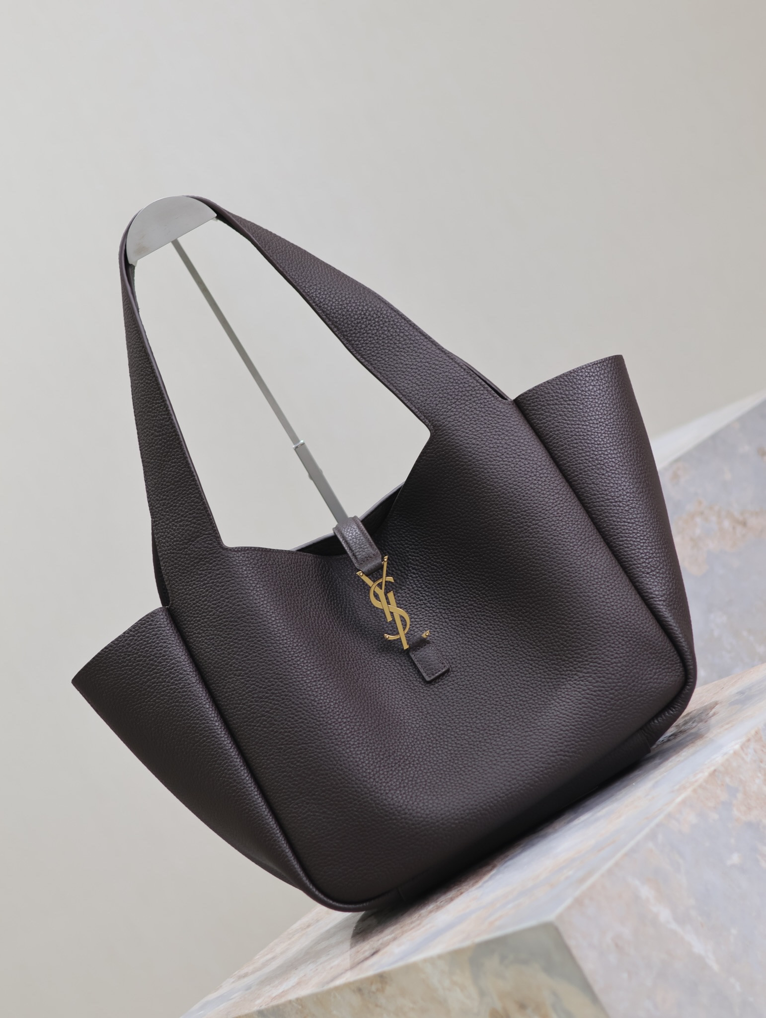 Y*L le 5 À 7 bea in grained leather 50×28×18cm