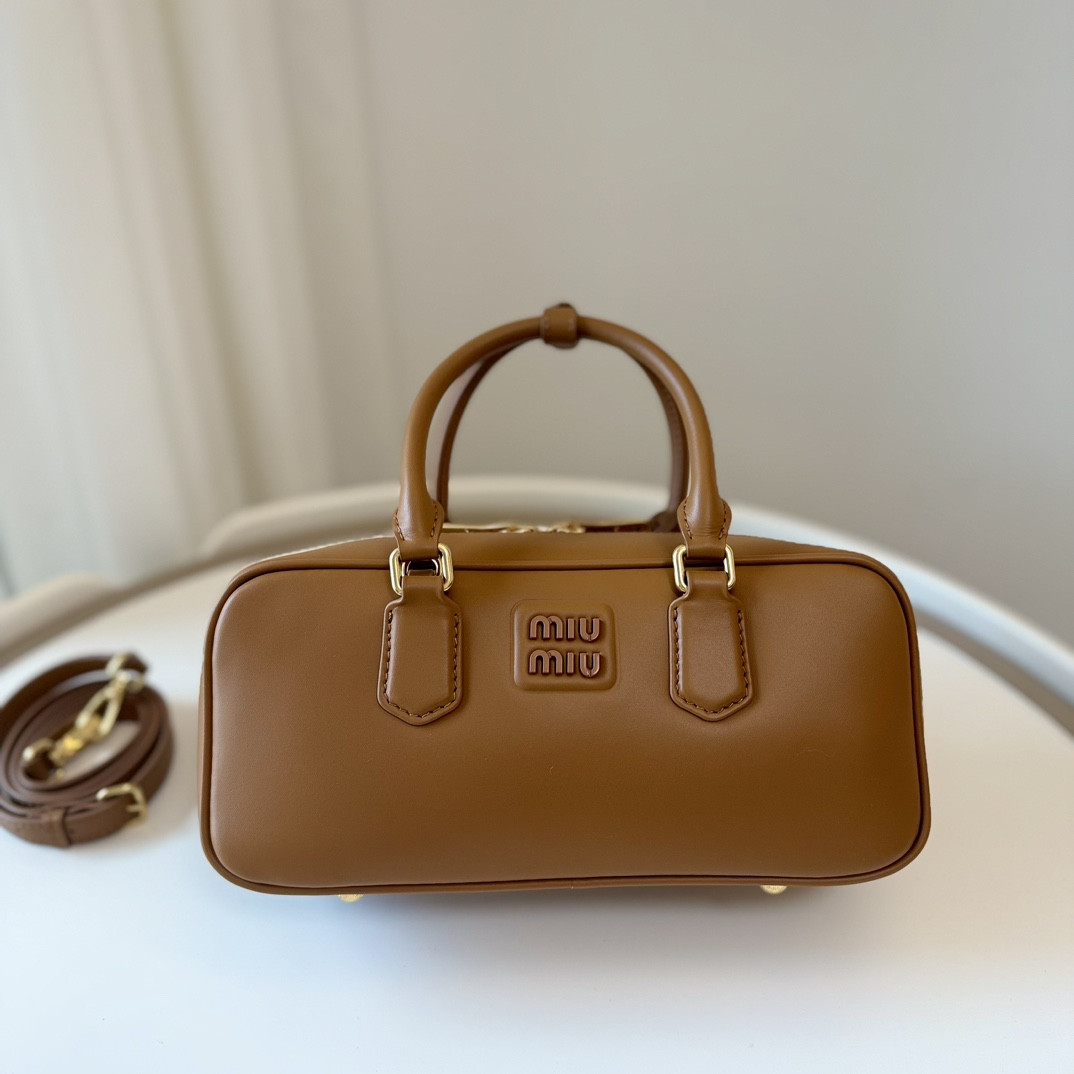 M1v M1v arcadie leather bag 12x27x9cm