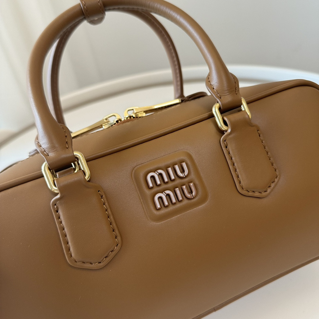 M1v M1v arcadie leather bag 12x27x9cm