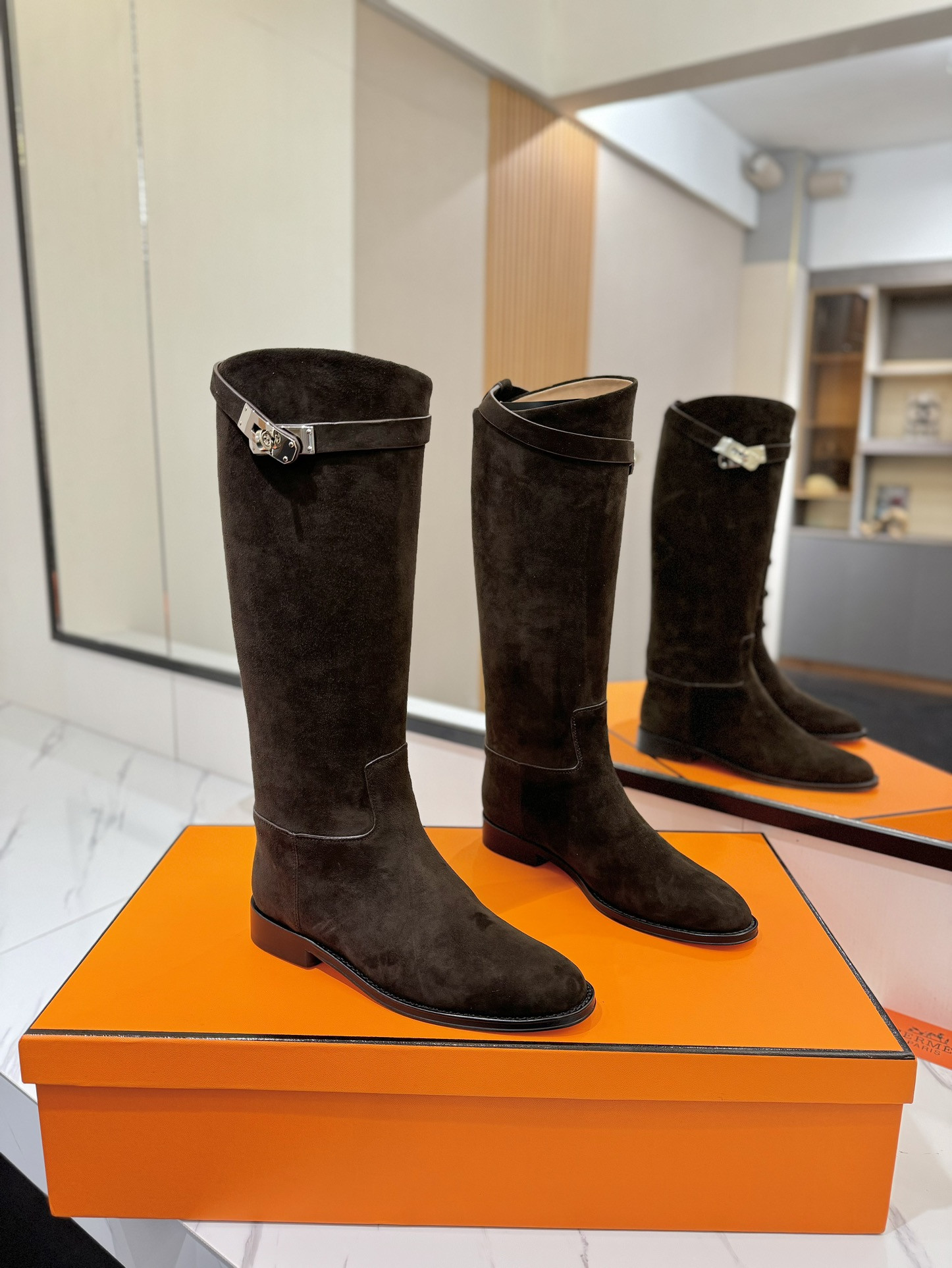 ua H**mes jumping boots