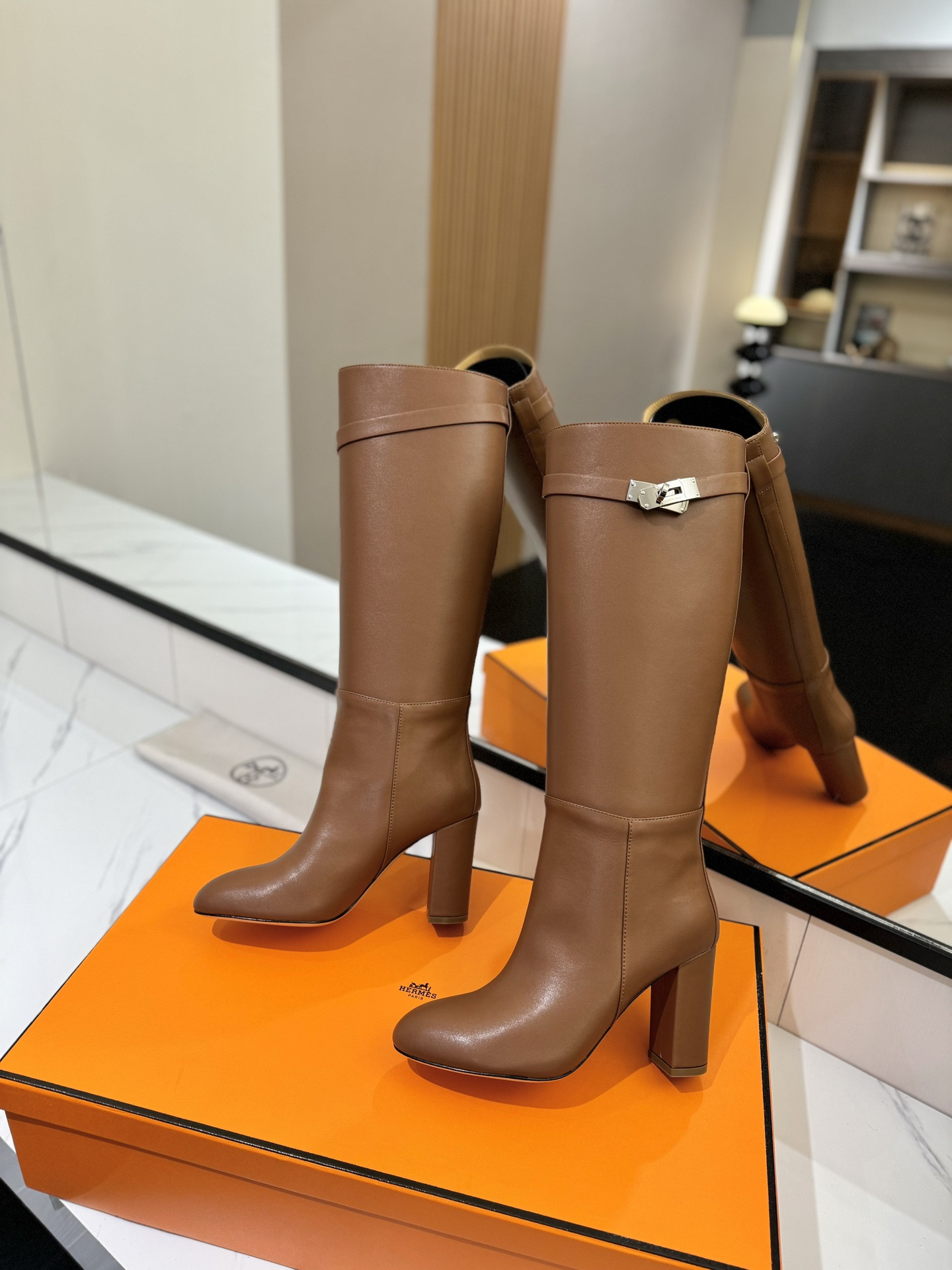ua H**mes jumping boots (heel height 8.5cm)