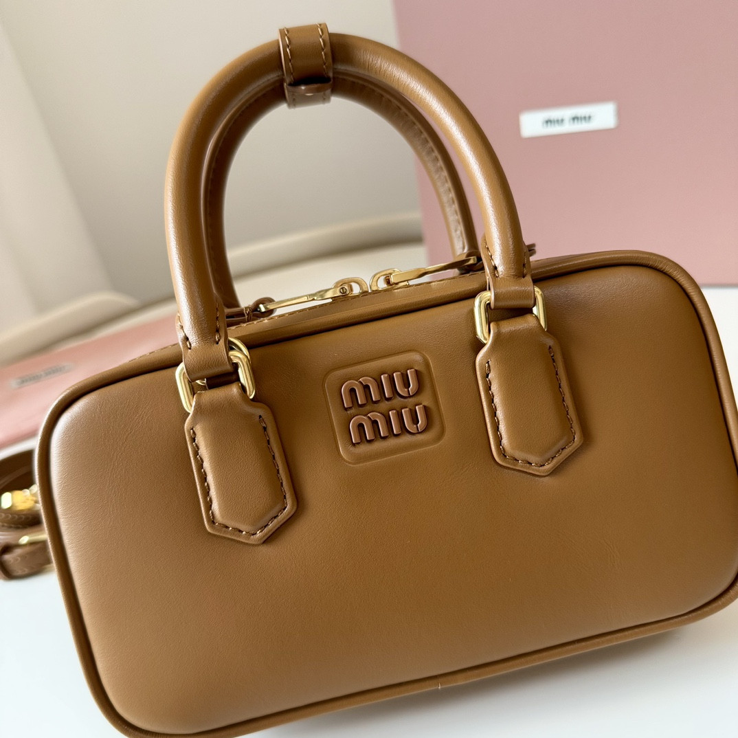 M1v M1v arcadie leather mini-bag 19x10x5cm
