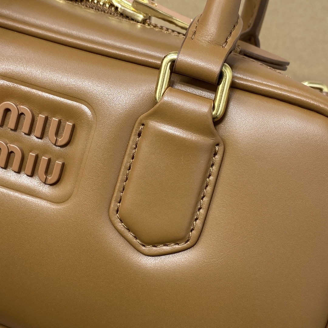 M1v M1v arcadie leather bag 10.5x22x7.5cm
