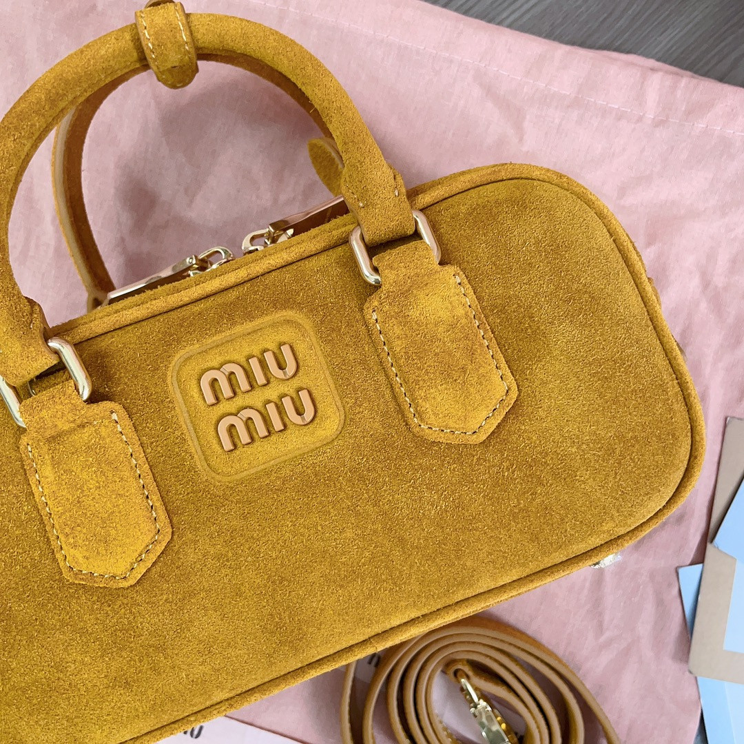 M1v M1v arcadie padded suede top-handle bag 22x10.5x7.5cm