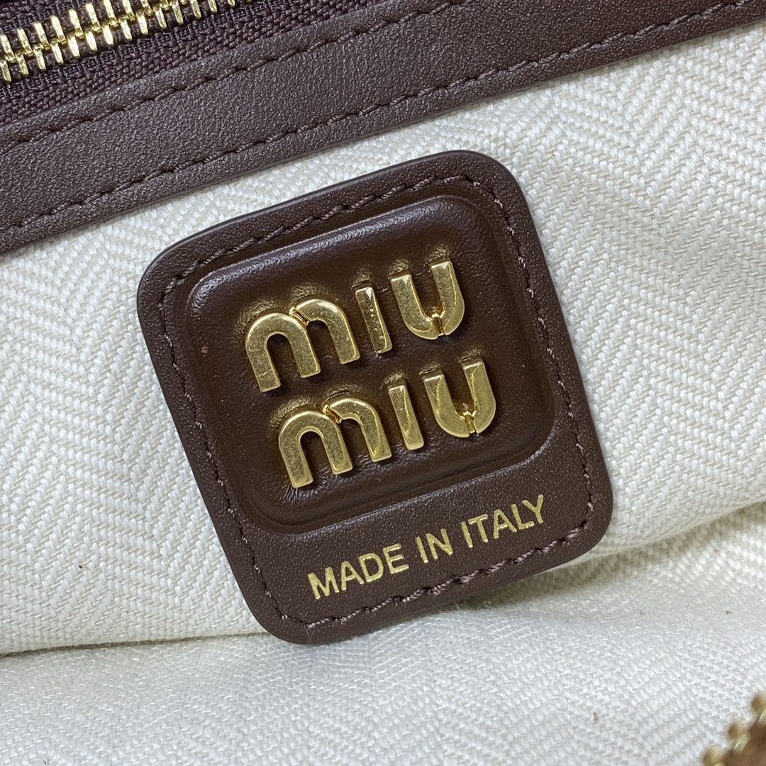 M1v M1v arcadie padded suede top-handle bag 22x10.5x7.5cm