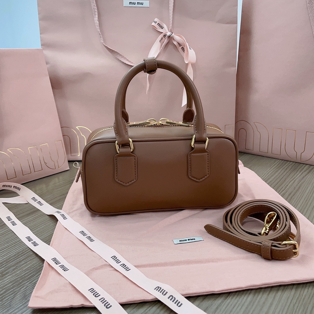 M1v M1v arcadie leather bag 10.5x22x7.5cm