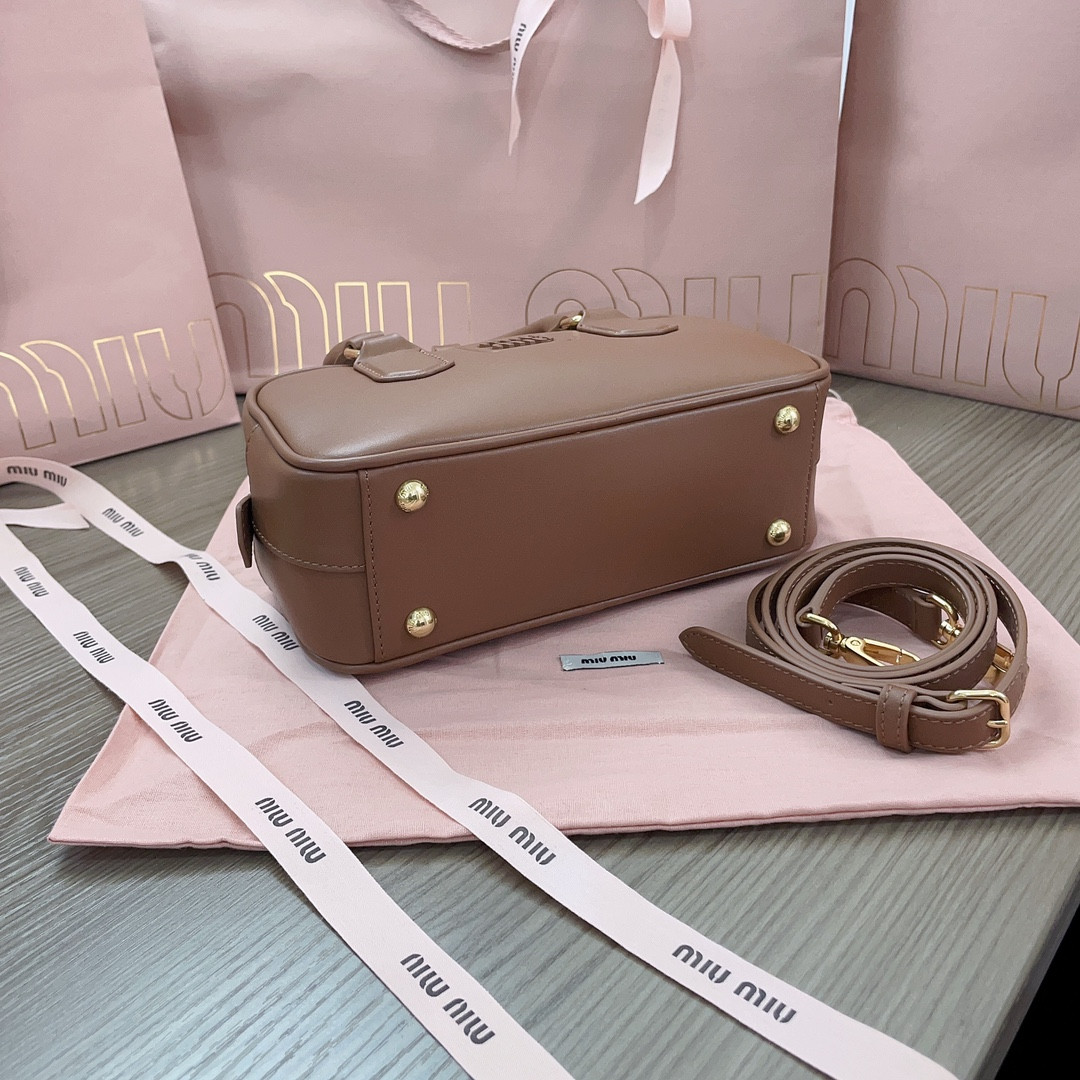 M1v M1v arcadie leather bag 10.5x22x7.5cm