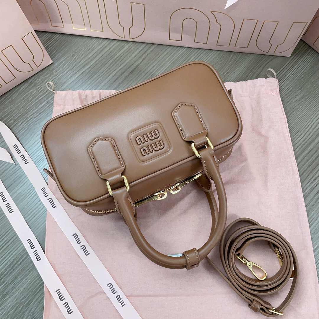 M1v M1v arcadie leather bag 10.5x22x7.5cm