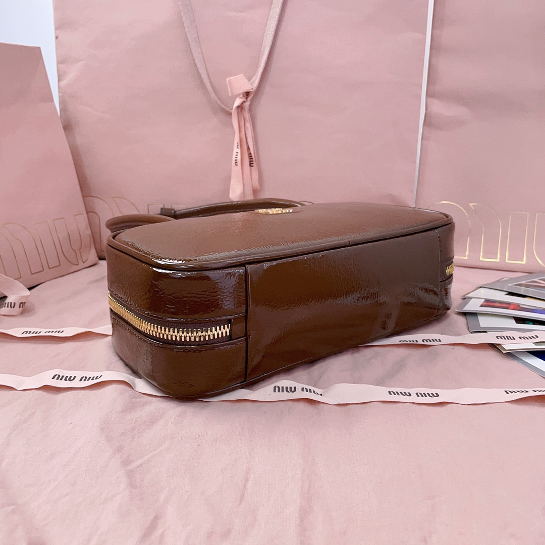 M1v M1v beau naplak patent leather bag 12x27x8cm