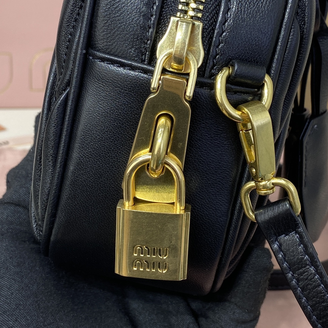 M1v M1v arcadie matelassé nappa leather bag 13x19x6cm