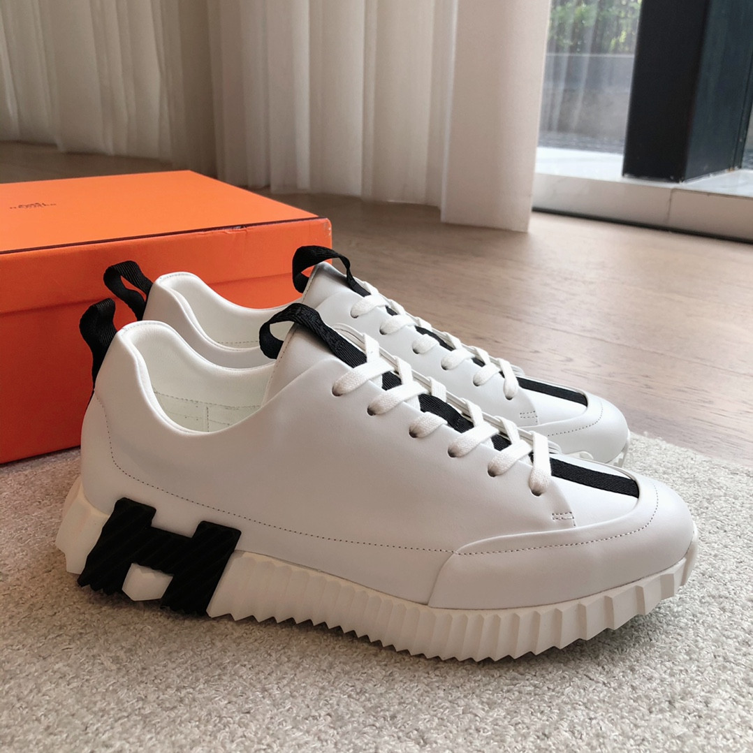 ua H**mes bouncing sneaker