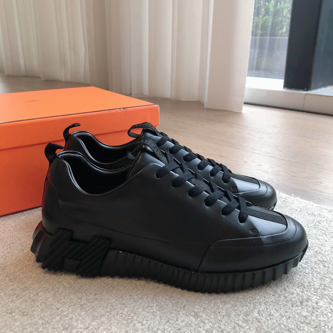 ua H**mes bouncing sneaker