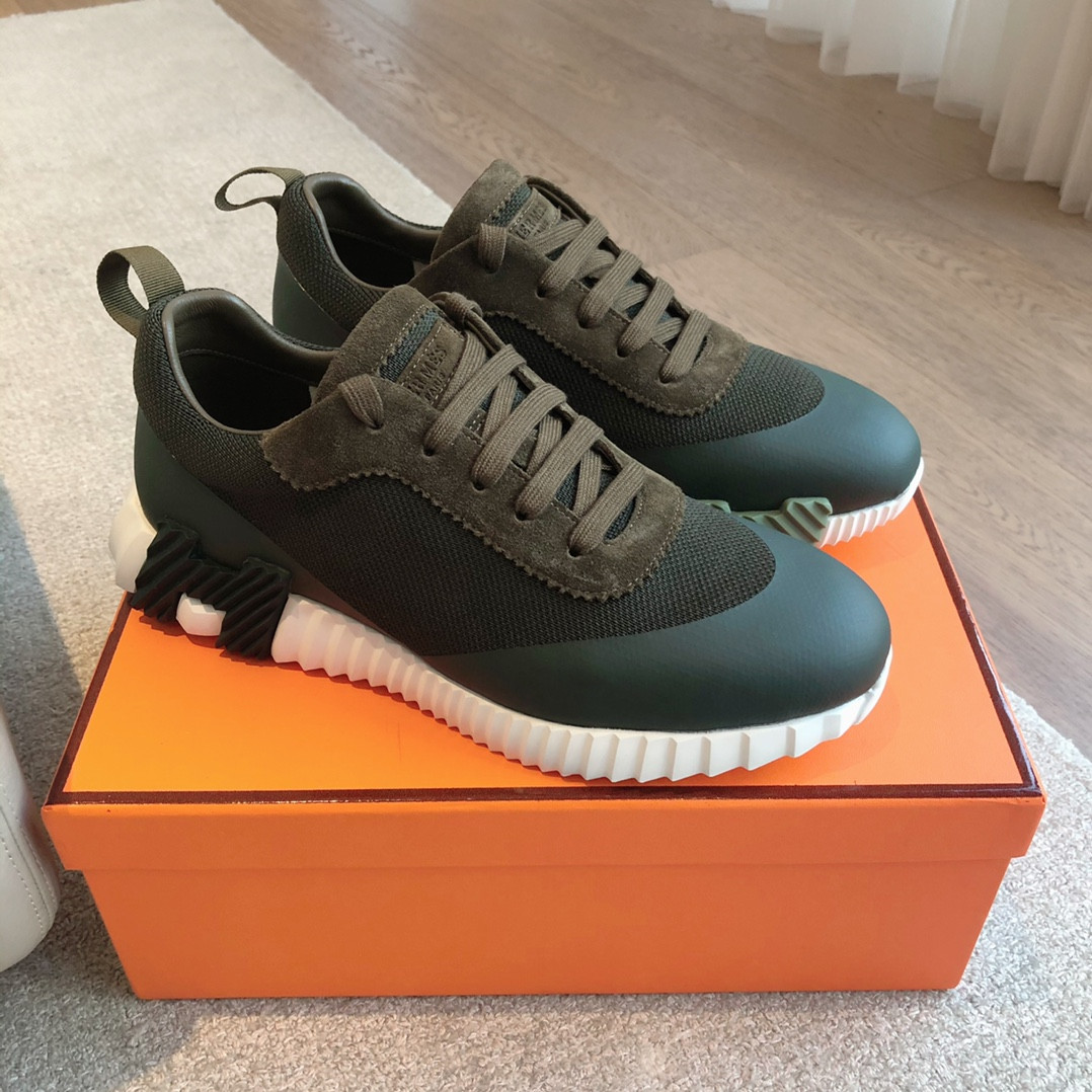 ua H**mes bouncing sneaker