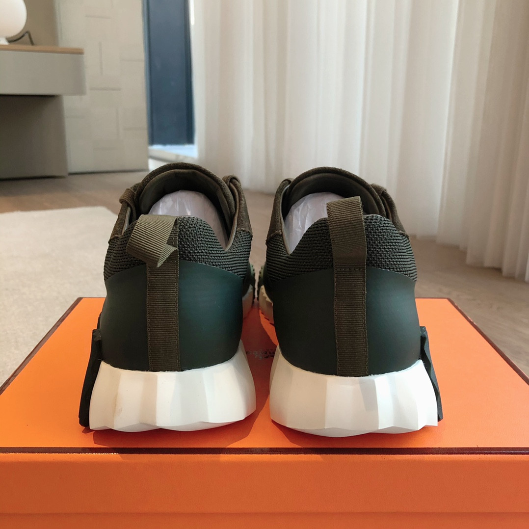 ua H**mes bouncing sneaker