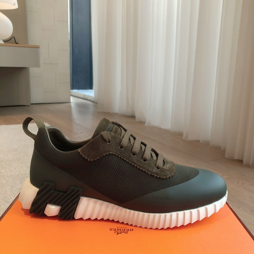 ua H**mes bouncing sneaker