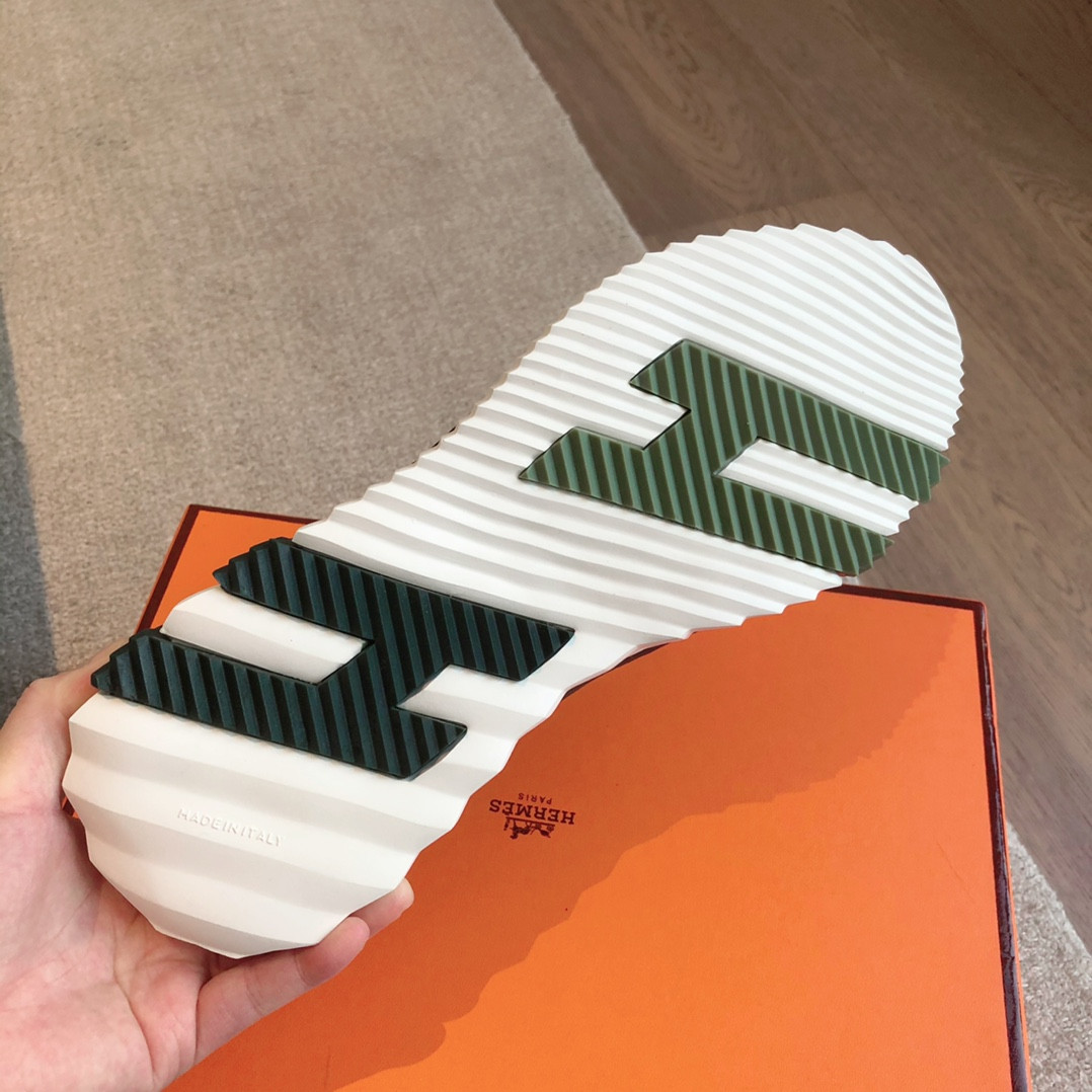 ua H**mes bouncing sneaker