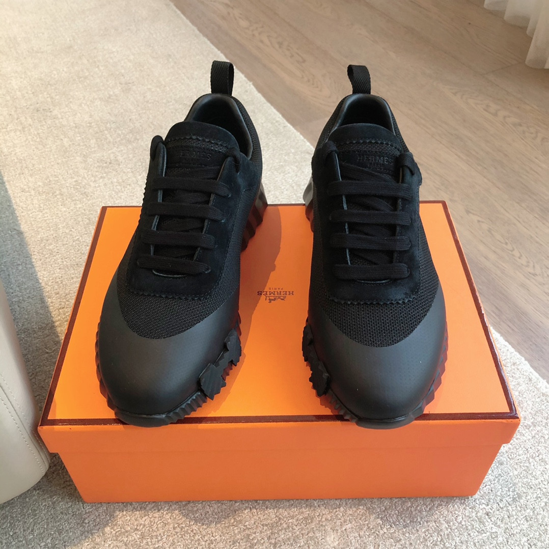 ua H**mes bouncing sneaker