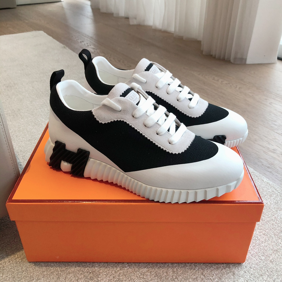 ua H**mes bouncing sneaker