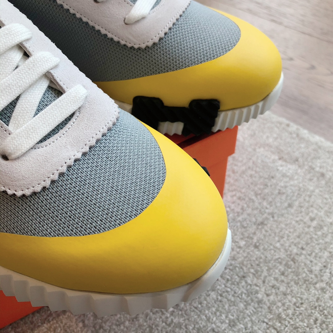 ua H**mes bouncing sneaker