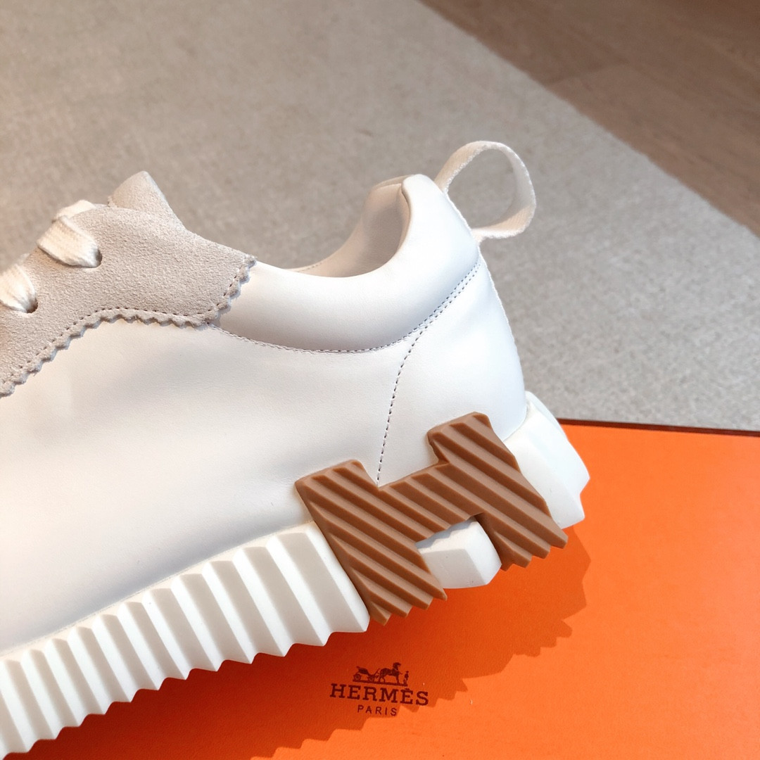 ua H**mes bouncing sneaker